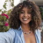 pessoa-fazer-uma-visita-guiada-a-casa-online